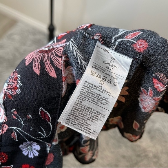 Banana Republic Floral Wrap Around Blouse Top XS - Picture 4 of 6